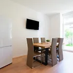 Prime - Monteur House With 1-4 아파트 뒤스부르크