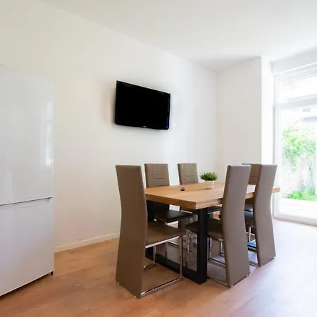 Prime - Monteur House With 1-4 Apartamento Duisburgo