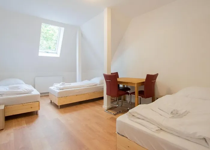 Prime - Monteur House With 1-4 Apartment